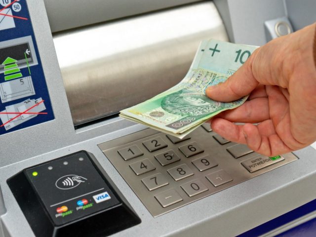 Limit jednorazowej wypłaty z bankomatu. Ograniczenia na kontach